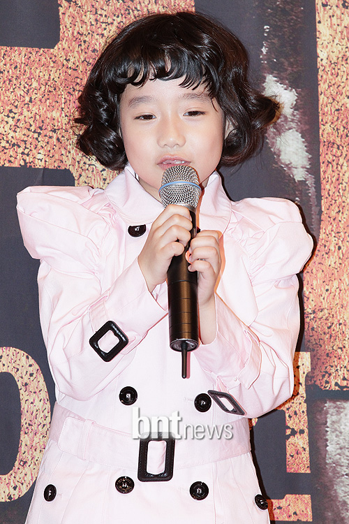 [포토] 귀엽게 노래부르는 아역배우 박하영 | bnt뉴스