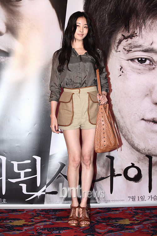 포토] 김사랑 '이것이 바로 레전드급 비율' | Bnt뉴스