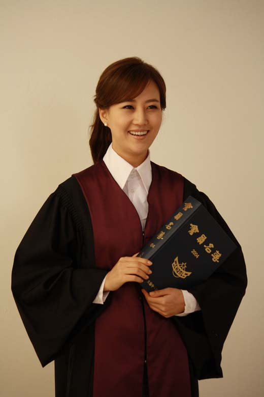 '판사복도 제법 잘 어울려요' 장윤정 판사도전? | bnt뉴스