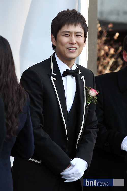 [포토] 허이재 예비신랑 이승우 '웃음이 끊이질 않네~' | bnt뉴스