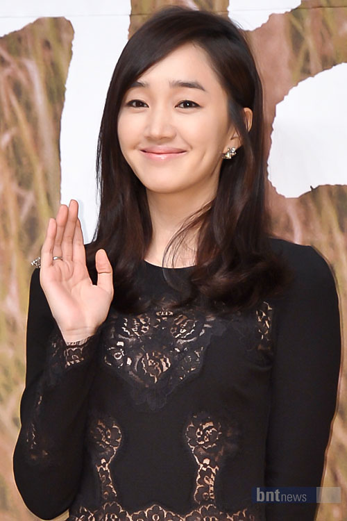 포토] '천일의 약속' 수애 '극 중 베드신 연기도 있어요' | Bnt뉴스