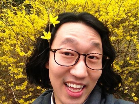김경진, 활짝 핀 개나리와 봄 맞이 셀카 김경진, 활짝 핀 개나리와 봄 맞이 셀카