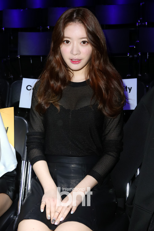 [bnt포토] 달샤벳 아영 '오늘 좀 과감하죠?'(홍은주패션쇼) | bnt뉴스