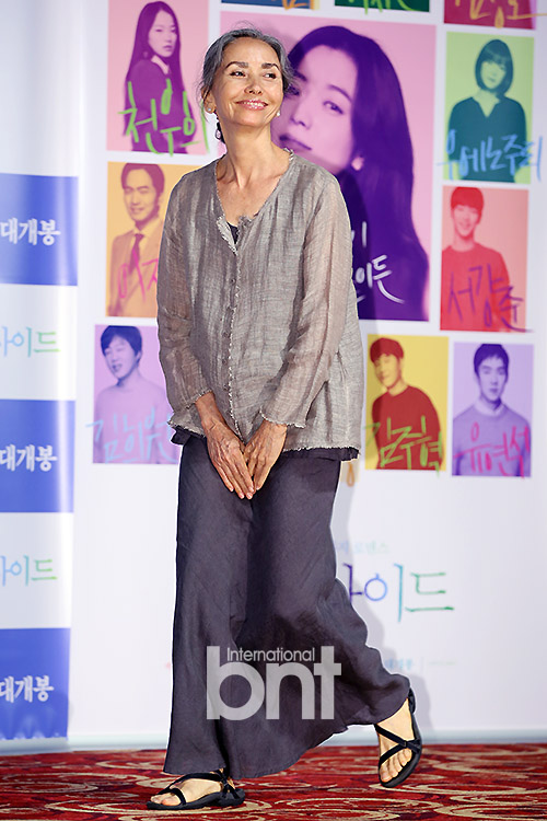 [bnt포토] 문숙, 38년만의 플래시 세례 '수줍은 소녀 감성' | bnt뉴스