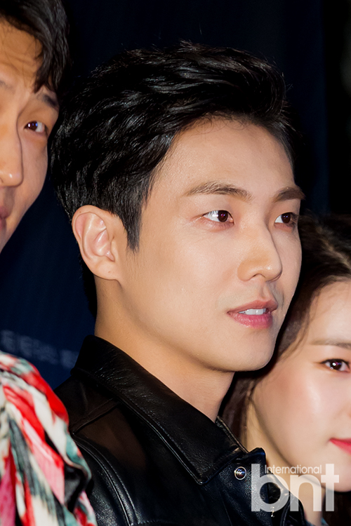 Bnt포토] 이준 '깐머리도 멋지네' | Bnt뉴스