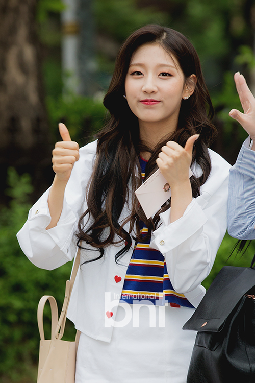 Bnt포토] 러블리즈 정예인 '지금 우리, 쌍따봉' | Bnt뉴스