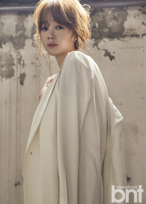 Bnt화보] 김보미 “나이 들수록 여유 생겨, 어릴 땐 일 욕심 커 우울했다” | Bnt뉴스