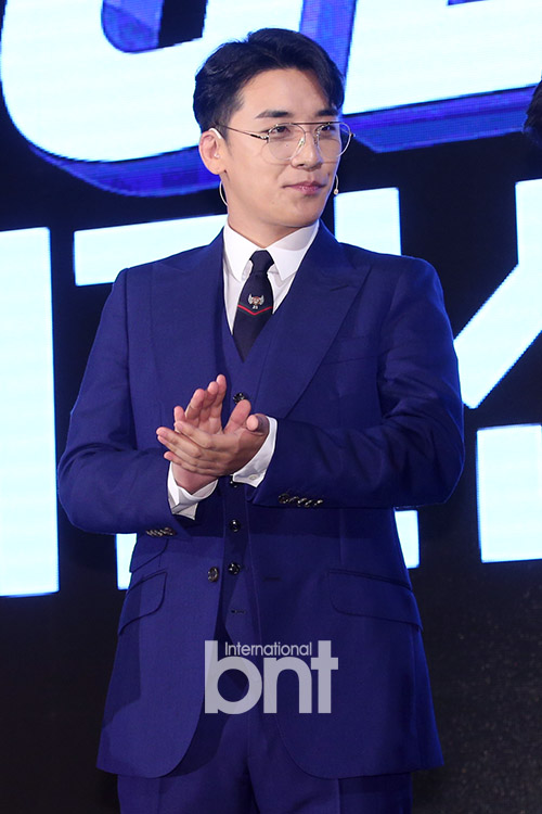 [bnt포토] 승리 '안경으로 완성한 지적인 분위기' | bnt뉴스
