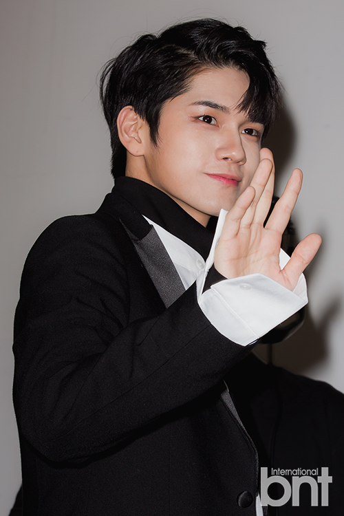 [bnt포토] 워너원 옹성우 '진짜 손바닥만한 얼굴' | bnt뉴스
