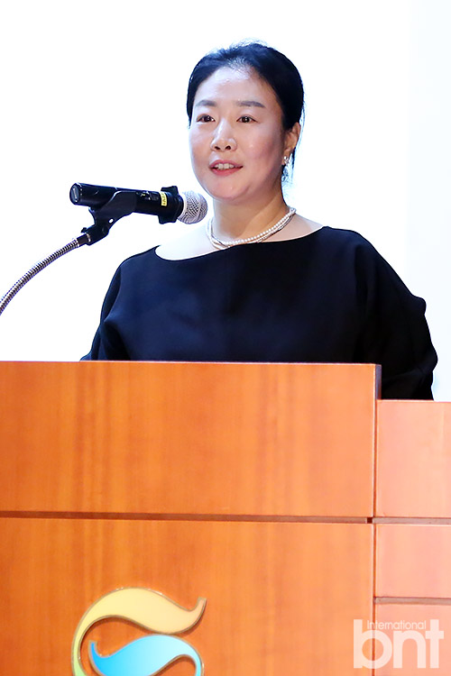 [bnt포토] 'LBMA STAR 베스트브랜드시상식' 인사말 전하는 안선영 대표 | bnt뉴스