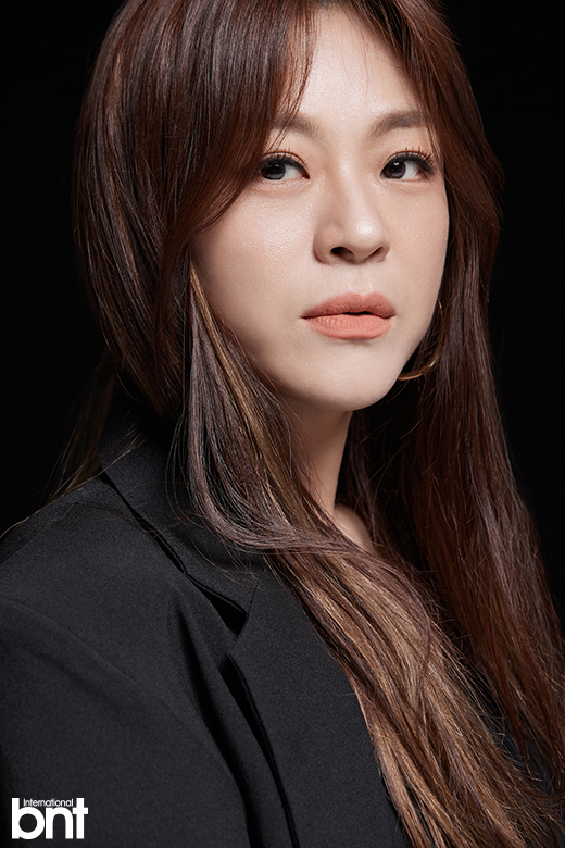 Bnt화보] 이영현 “올해는 끊임없이 앨범 내며 음악 활동 예정, 많은 기대 부탁” | Bnt뉴스