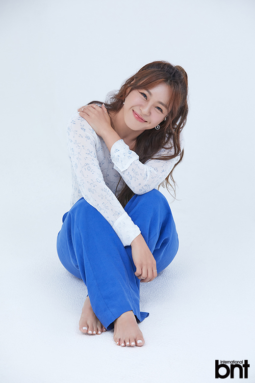 Bnt화보] 이영현 “내가 생각하는 것 이상으로 날 좋아하는 팬들 많아, 스스로 내려놓지 않고 열심히 노래할 것” | Bnt뉴스