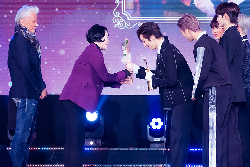 [bnt포토] KH2 김시은 대표 'ATBO 신인상 수상을 진심으로 축하드려요'(아시아모델어워즈) bnt뉴스