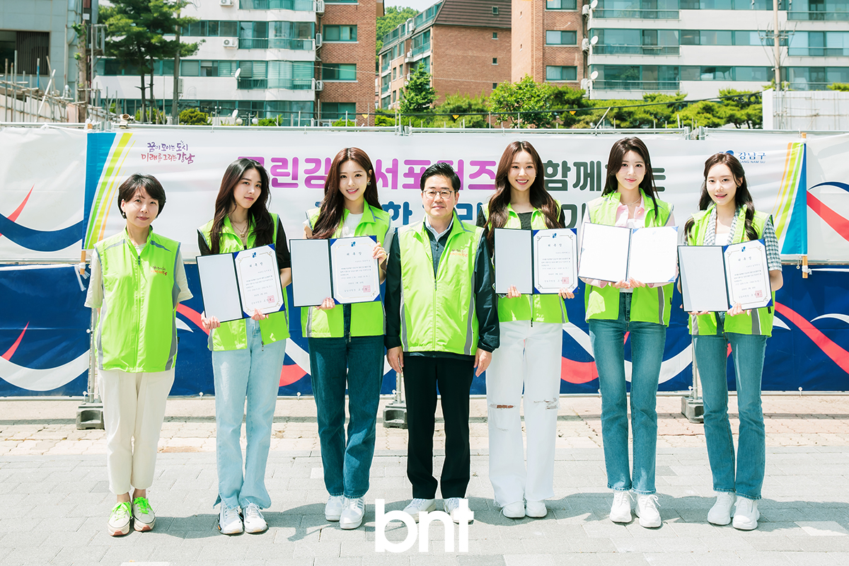 [bnt포토] 클린강남서포터즈와 함께하는 깨끗한 거리만들기 앞서 기념촬영하는 이도희 의원-미스코리아 서울 미 김지성-선 유은서