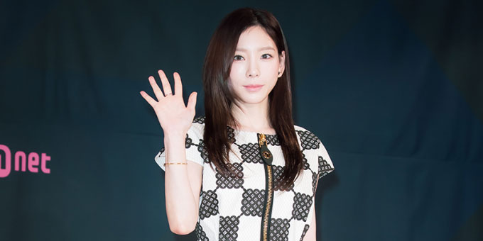 <b>태연</b>, <b>팬사인회</b>서 男 <b>난동</b>… 앨범 던지고 전화번호 요구