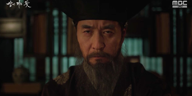‘<b>밤에</b> 피는 꽃’ <b>김상중</b>, <b>이하늬</b> 오라비 죽인 최강 빌런...최고 14.9%