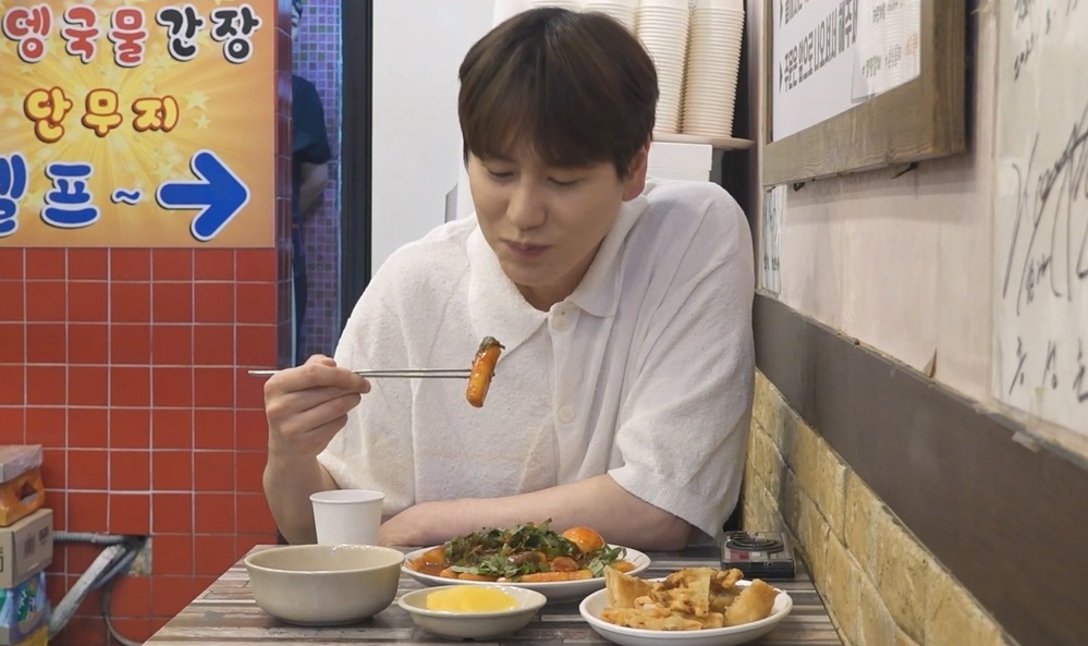 ‘나혼산’ <b>규현</b>, <b>떡볶이</b> 탐방 일상.. 슈주 ‘교복규’ 모습 발견