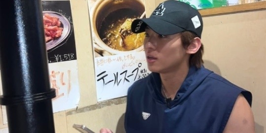 덱스, 얼굴보다 커진 팔 근육… 갈수록 ‘넘사벽 피지컬’ | bnt뉴스