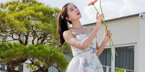 ‘美 <b>극비 결혼</b>’ <b>최윤소</b> “미리 인사 못드려 죄송”