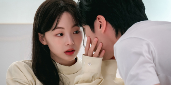 ‘<b>다리미 패밀리</b>’ <b>김정현</b>, 금새록과 초밀착 스킨십
