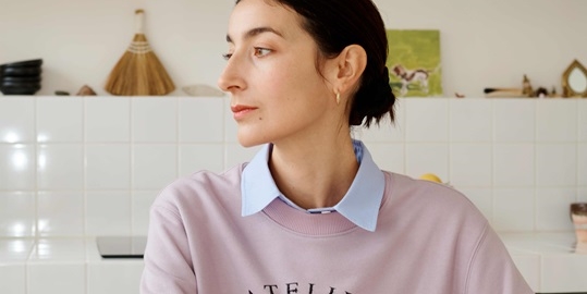 Sjsj SJSJ, 아티스틱한 감성 담은 ‘25 Spring Capsule’ 소피 에스테브 컬렉션 출시 | bnt뉴스