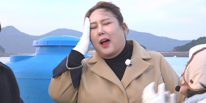 ‘홈즈’ 풍자, 강풍에 “얼굴 실리콘 다 얼었다” | bnt뉴스