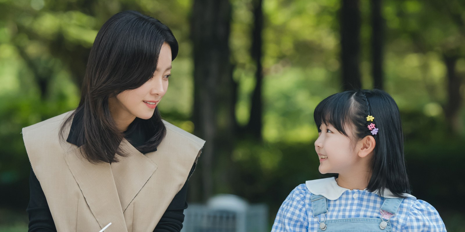 ‘<b>나완비</b>’ <b>한지민</b>, <b>이준혁</b> 딸과 회동... ‘멋진 언니’ 포스 제대로