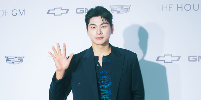 <b>이이경</b>, <b>사기 피해</b> 고백 “빚 5억 정도, 미치겠어”