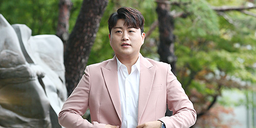 ‘음주 뺑소니’ <b>김호중</b>, <b>옥중</b>에도 남다른 팬사랑 “식구들 더 사랑하겠...