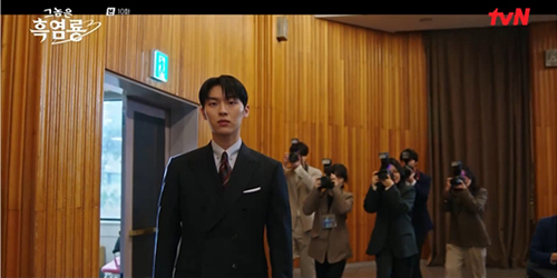 ‘<b>그놈은 흑염룡</b>’ <b>최현욱</b>, ‘<b>문가영</b>’ 위해 성공적 본부장 귀환