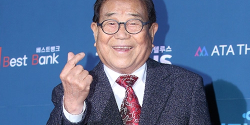 故 <b>송해</b> 사인은 <b>심근경색</b>... “<b>화장실</b> 문 기댄 채 발견”
