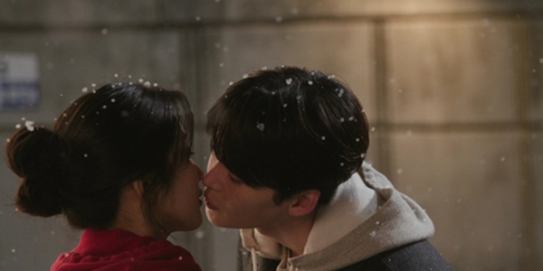‘<b>서초동</b>’ <b>이종석</b><b>문가영</b>, 입맞춤…마침내