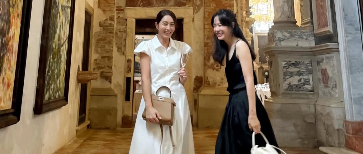 <b>손예진</b>·<b>이민정</b>, <b>베니스</b>서 우아한 투샷