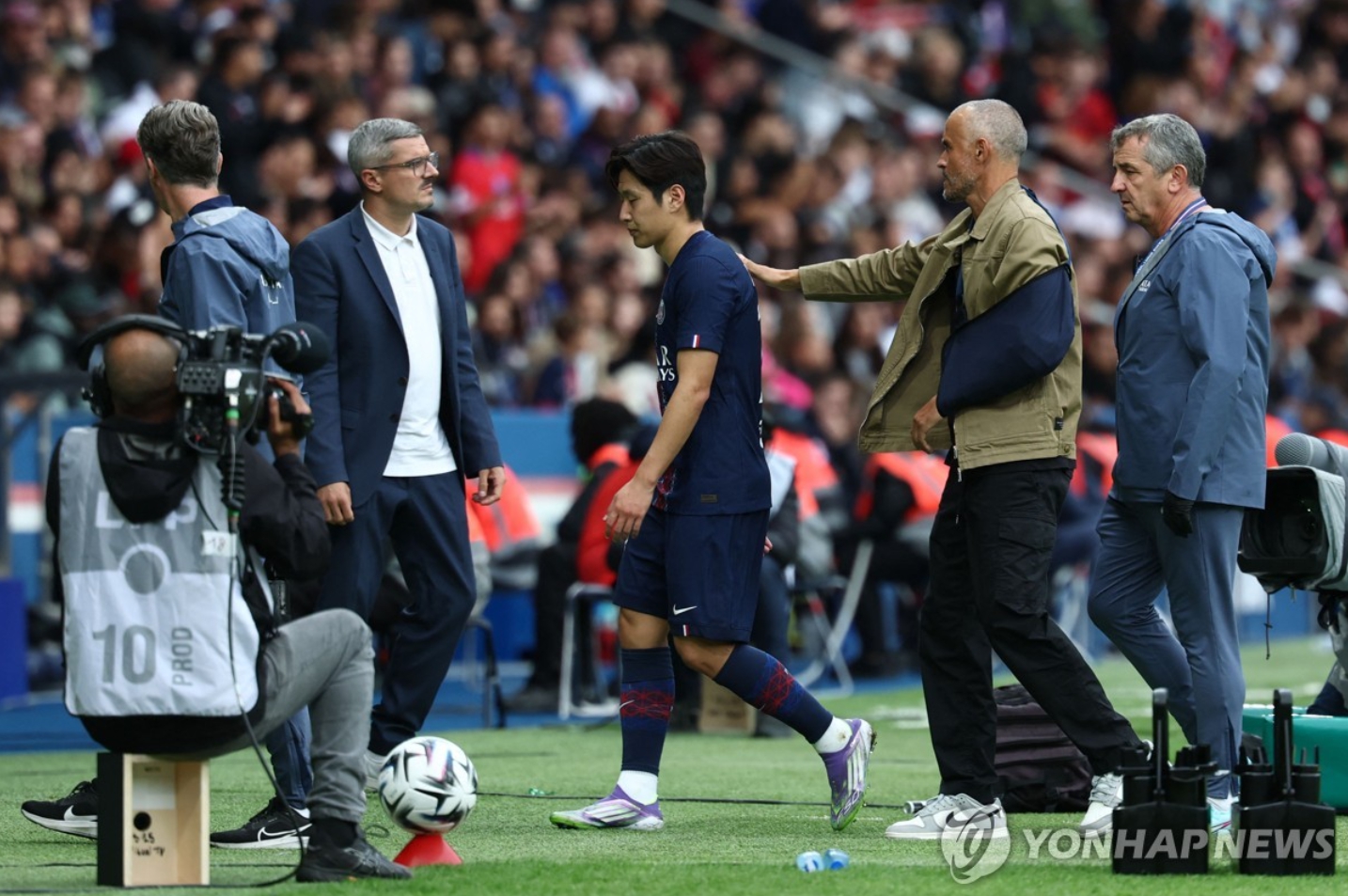 PSG <b>이강인 발목 부상</b>… A매치 영향?