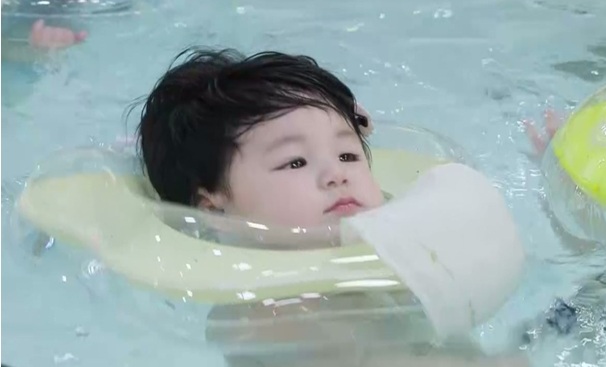 슈퍼맨이돌아왔다, <b>하루</b> 첫 <b>수영</b>(슈돌)