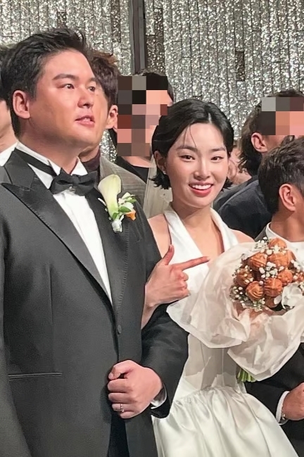 <b>이장우</b><b>조혜원</b>, <b>호두과자</b> 부케 답례품