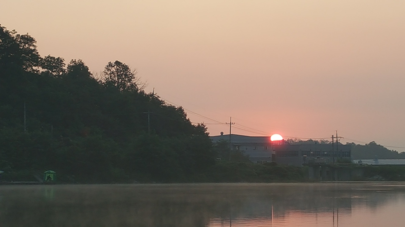 全国的に曇り…日中の最高気温：23度 [내일날씨]