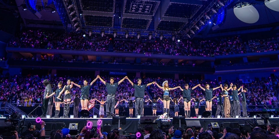 트와이스 북미투어 55만 관객 관련 이미지