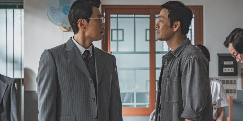 《稻草人》朴海秀李熙俊神秘同行　姜泰柱提破格交易