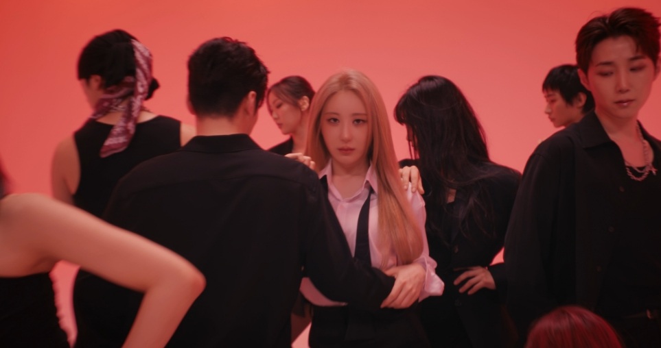 컴백 이채연, 퍼포먼스 필름 공개 - 뉴스 썸네일 이미지
