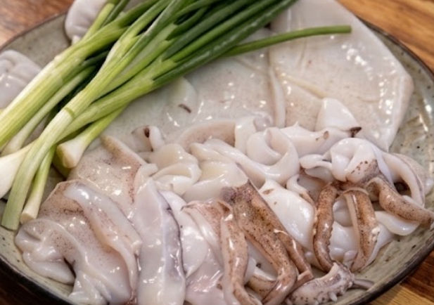 '<b>백반기행</b>' <b>성남</b> 갑오징어 샤브샤브, 갈매기살, 청계산 비빔밥·도토리...