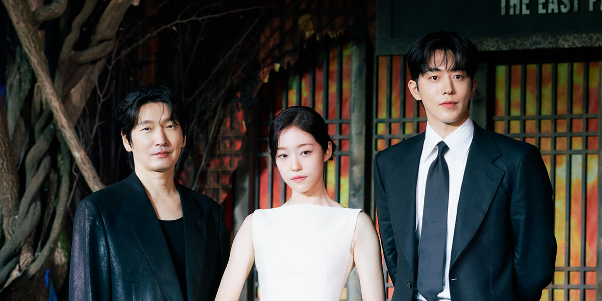 조승우-<b>노윤서</b>-남주혁, 포토타임 갖는 '<b>동궁</b>' 주역들 [포토]