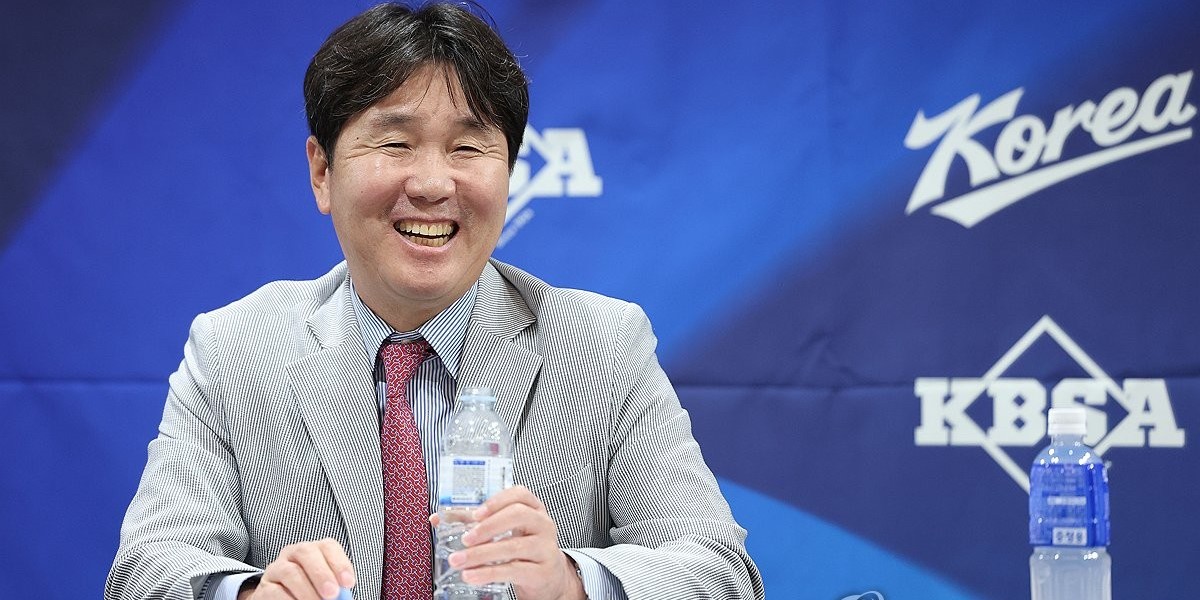 AG 50일 앞둔 류지현 감독, 경쟁국 분석부터 <b>선수</b> 관리까지 ‘분주’