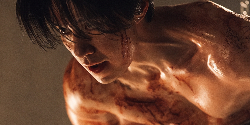 ‘<b>킬러들의 쇼핑몰</b>2’ 이동욱, 피범벅 맨몸 액션