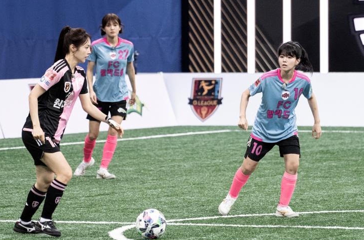 '<b>골때리는그녀들</b>' 원더우먼 vs 발라드림(골때녀)