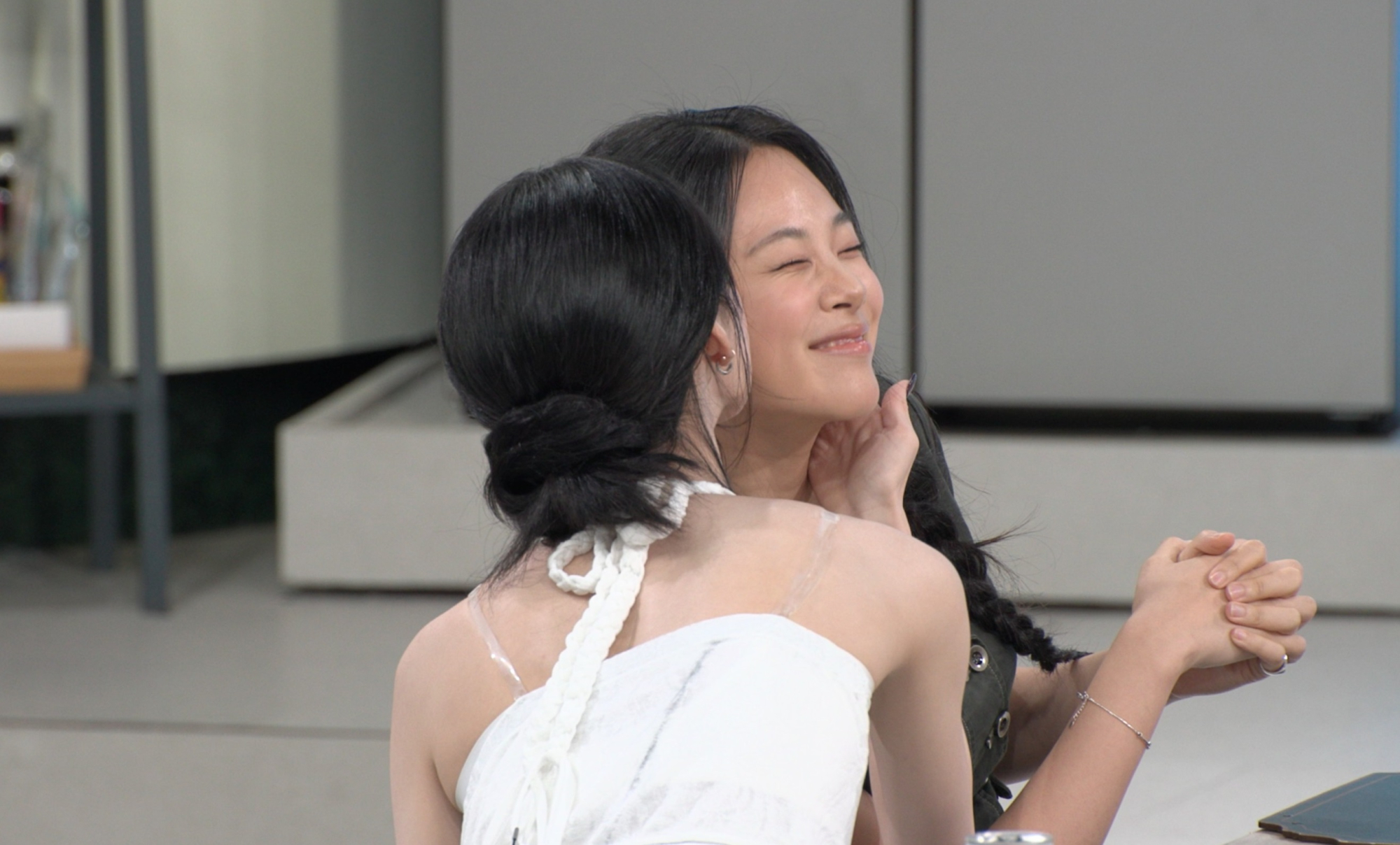 ‘냉장고를 부탁해’ <b>비비</b>·김나경, <b>볼뽀뽀</b> 재현