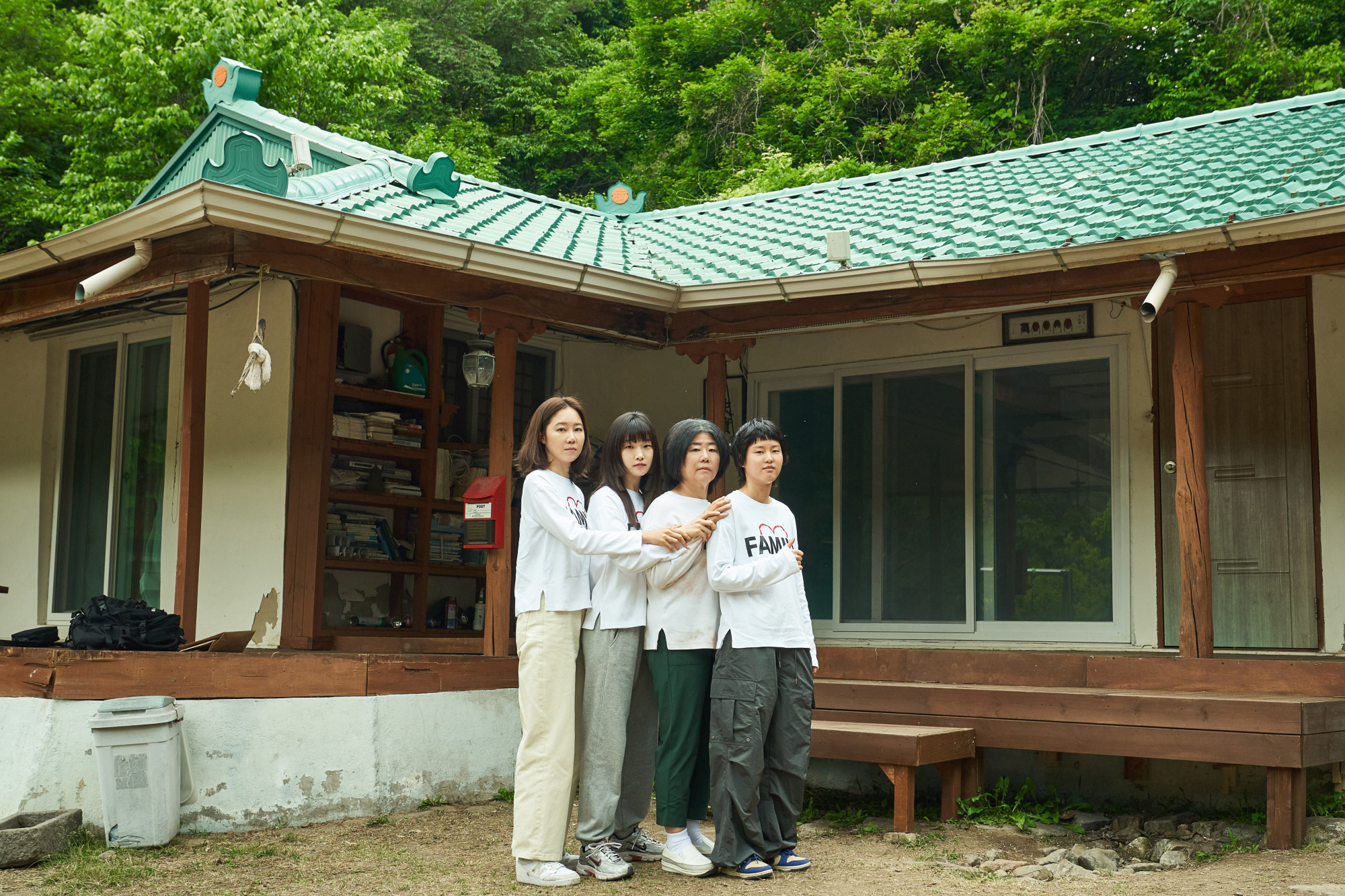 ‘<b>경주기행</b>’ 가족사진, 화기애애 반전