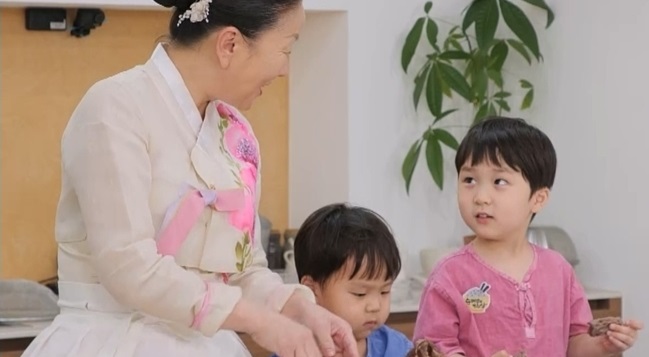 ‘<b>슈퍼맨</b>의 밥상’ 은우·정우, 김미령 만난다