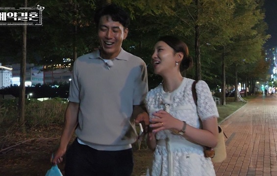 ‘<b>계약결혼</b>’ <b>32기 영수</b> 스킨십