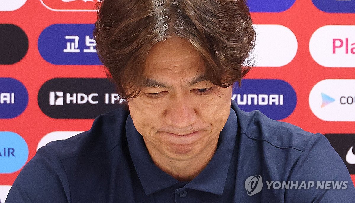 홍명보 전 감독, 사퇴 후에도 계속 비교당하는 씁쓸한 현실